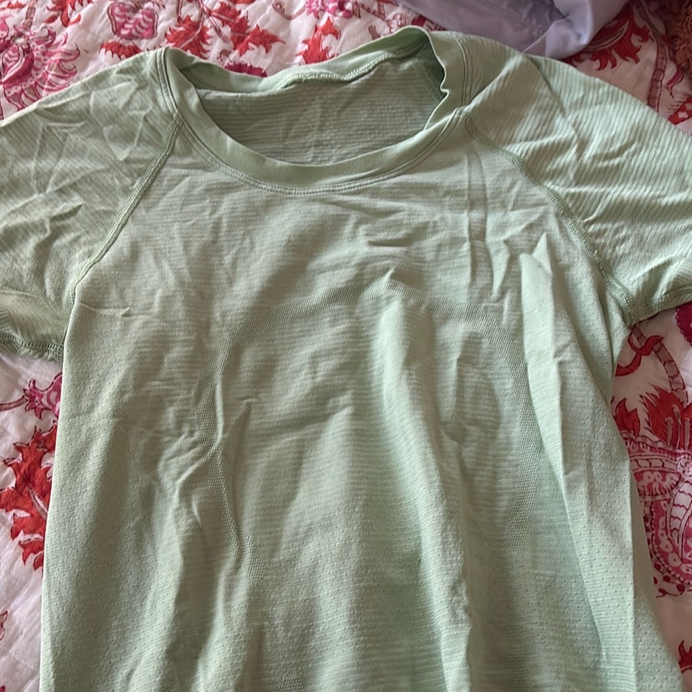 Lululemon creamy mint swiftly tee
